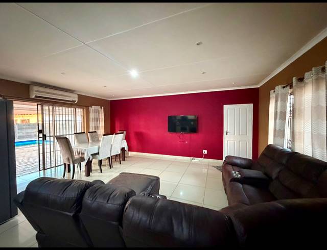 4 BEDROOM FREESTANDING FOR SALE IN BIRDSWOOD